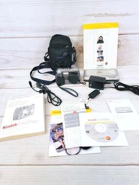Kodak EasyShare Z760 6.1MP Digital Camera 3x Optical Zoom, Charger, Case Bundle